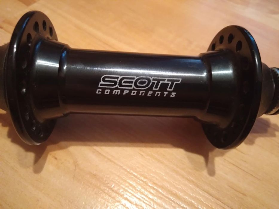Przednia piasta Scott.