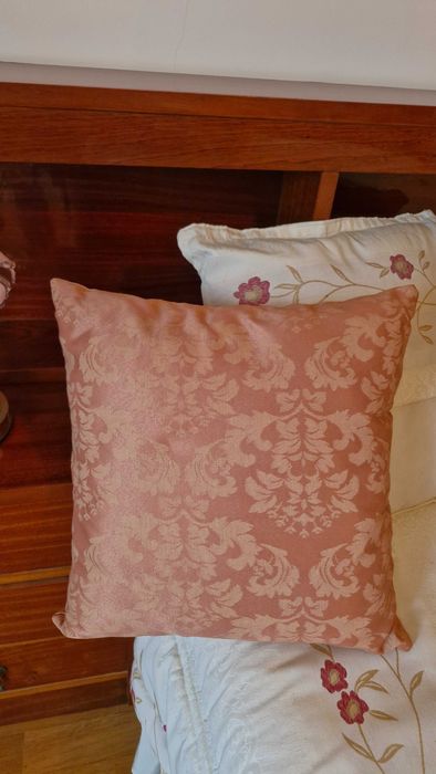 Conjunto de cortinados e reposteiros + 2 almofadas