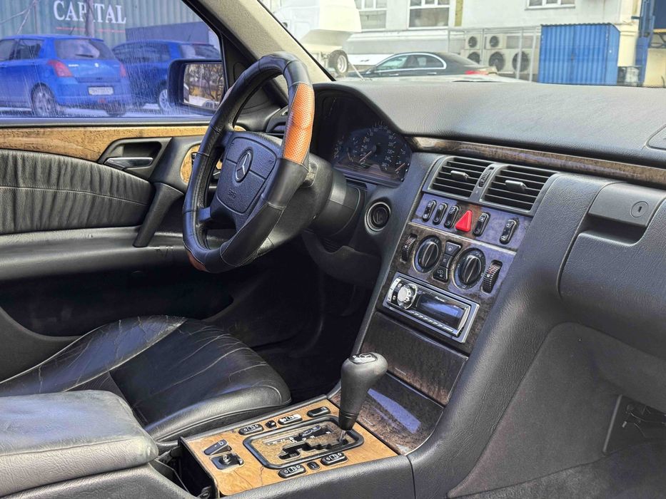 Mercedes-Benz E280 2,8AT 4matic gaz