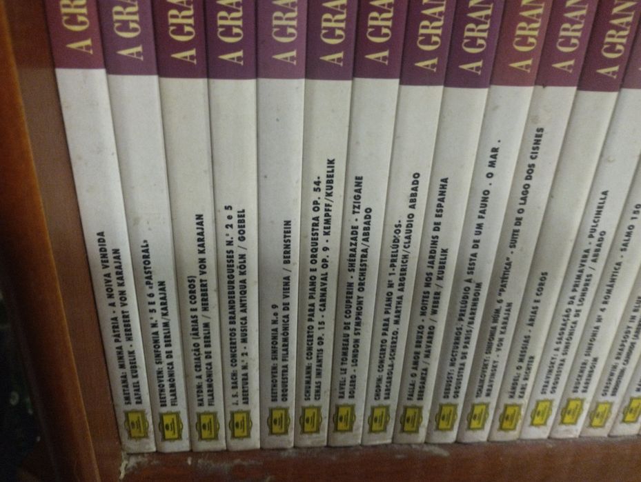 Coleção livros com CD e móvel musica clássica