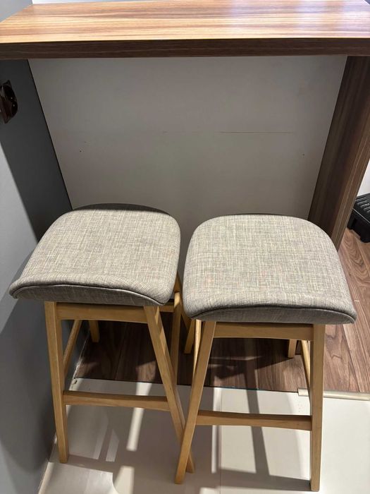 hokery drewniane do barku