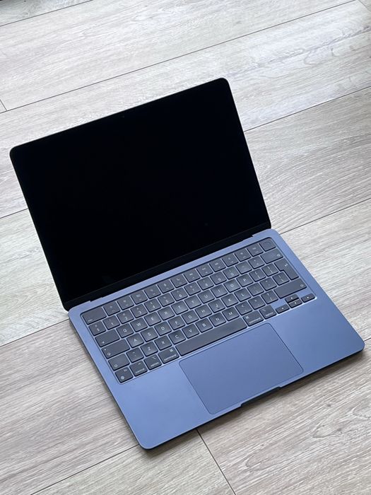 Macbook Air M3 90% 13” Bardzo Zadbany