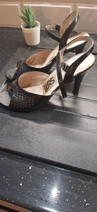 Sandały na obcasie rozmiar 37