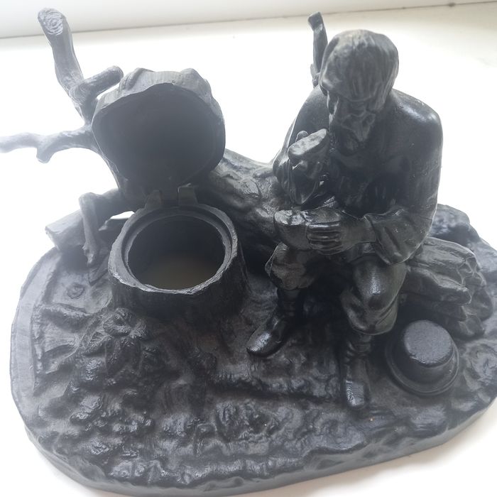 Чугунная чернильница.