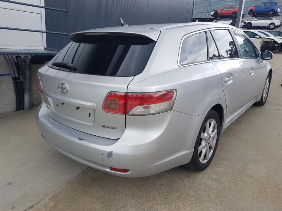 Toyota Avensis 2011 para peças