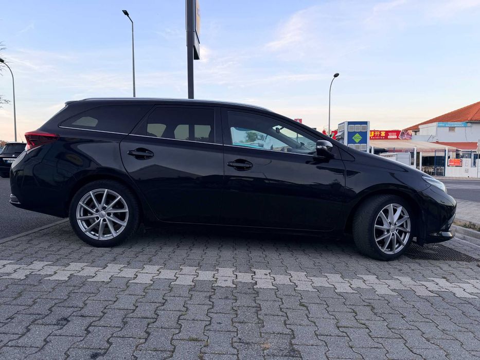 Toyota Auris Touring Sports 1.2 Turbo Design edition
