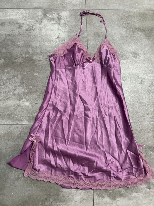 Liliowa satynowa sexy koszula do spania S z koronką na ramiączkach
