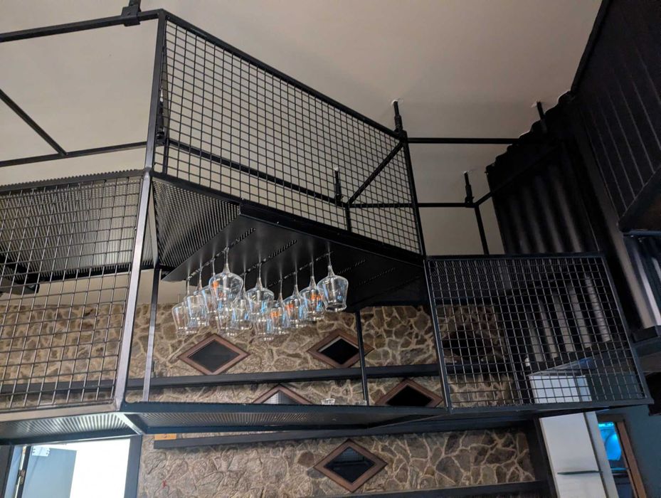 Estrutura de copos e garrafas