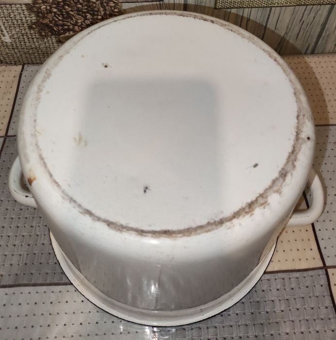 Кастрюля эмалированная на 4,5 литра, СССР