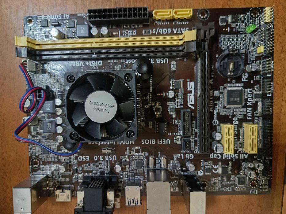 Комплект Asus AM1M-A + процессор 4 ядра AMD x4 5150: 290 грн ...