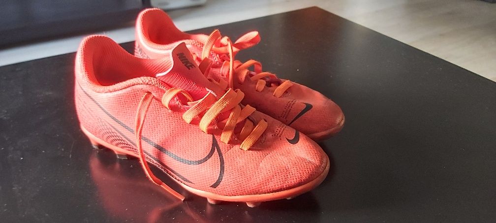 Chuteira Nike N 33 Arrifana OLX Portugal