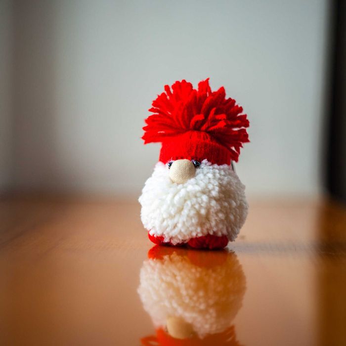 Гном ручной работы – подвеска на рюкзак, сумку или новогоднюю ёлку