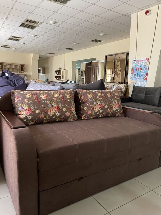 Диван выкатной . диван викатний