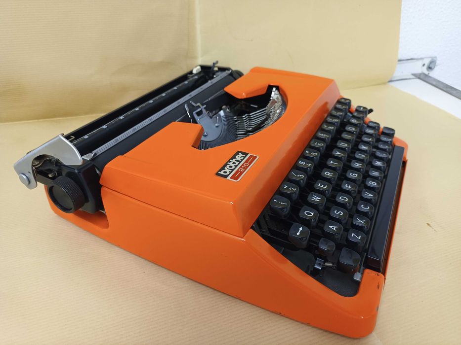 Máquina de escrever Brother 210