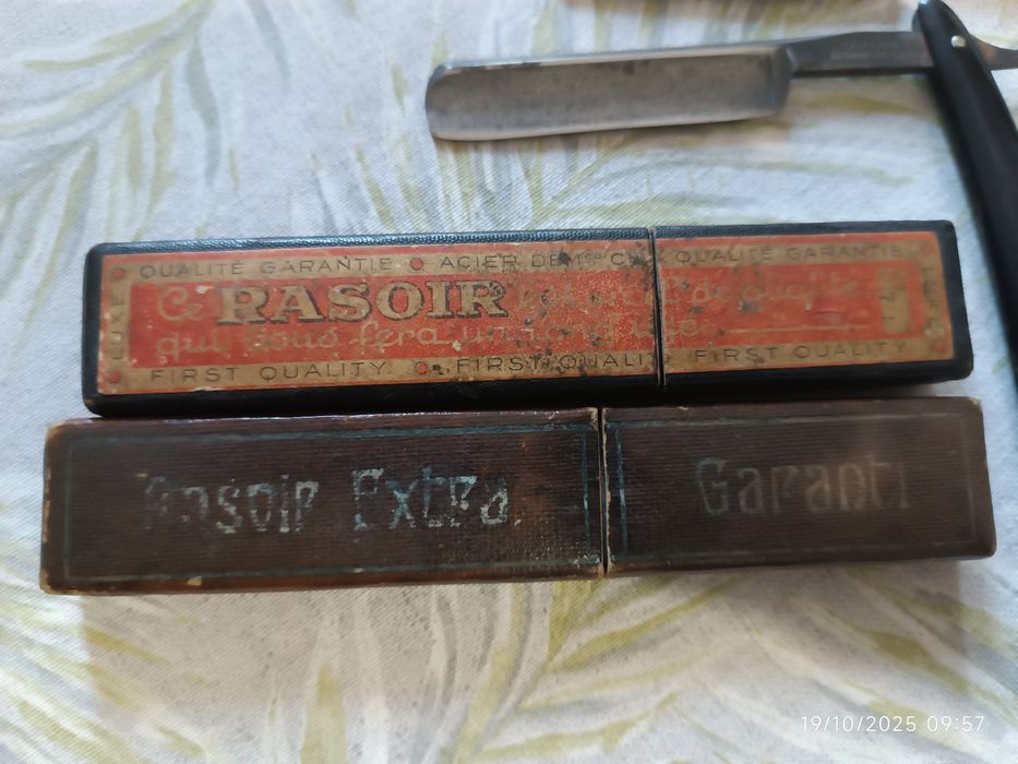 2 Navalhas clássicas de barbear com afiadores
