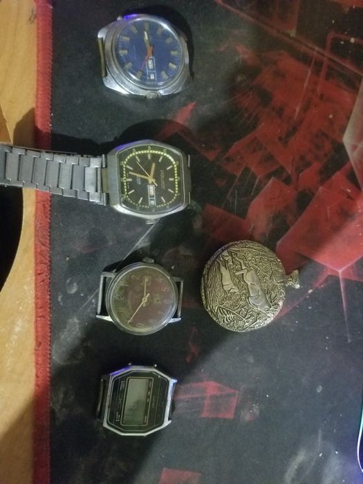 Часы наручные ссср одним лотом ,под реставрацию