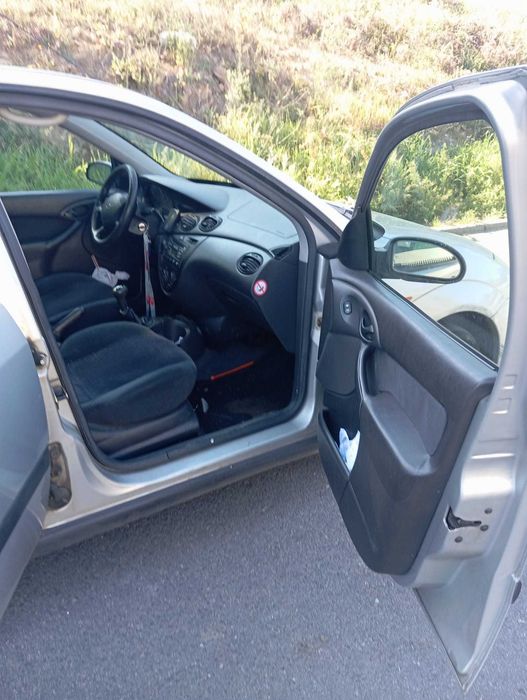 Vendo carro Ford Focus 1.4 gasolina