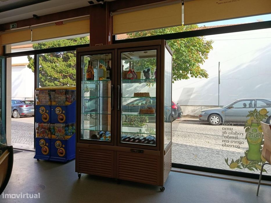 Pastelaria e Padaria com fabrico próprio, para trespasse, em Esgueira,