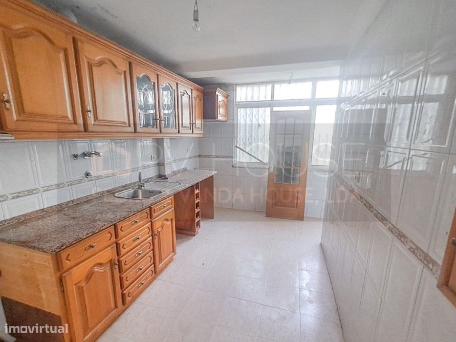 Apartamento T2 Benfica Rua Actriz Maria Matos n15 R/c