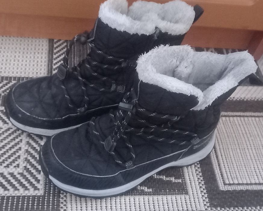 Ботинки зимові та осінні, шльопанці розмір 34-35