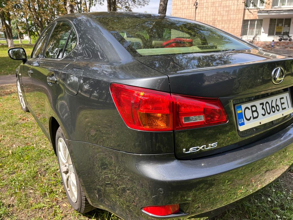Продам Lexus is 220d
