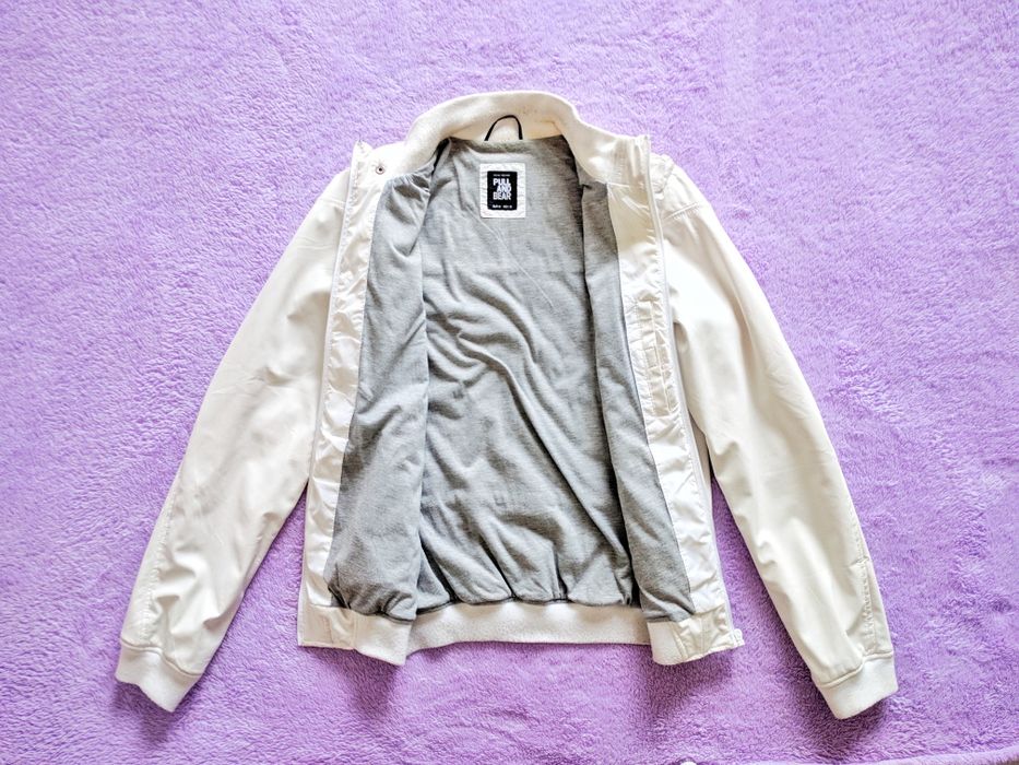Куртка ветровка "Pull And Bear" белая