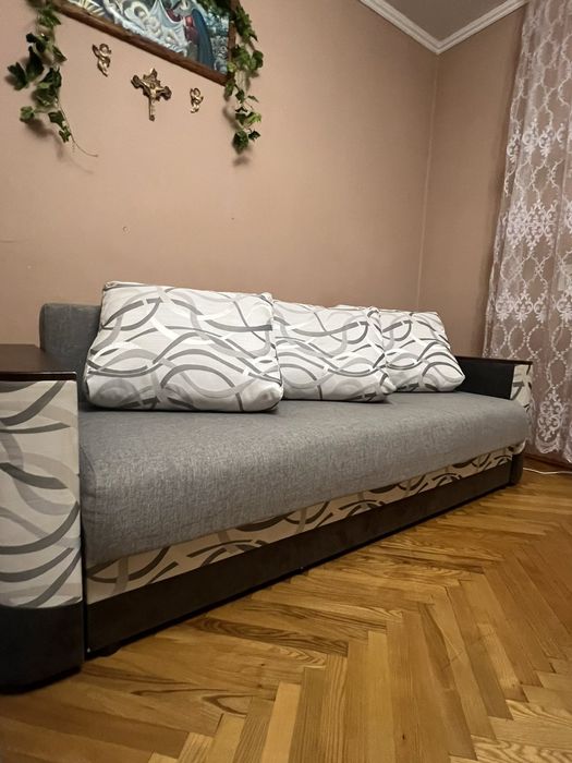 Диван,двох спальний.