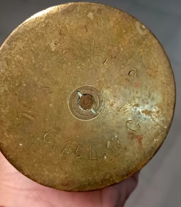 Trench Art em cápsulas francesas de 75 mm (com relevo vegetal/vaso)