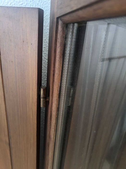 Janelas de Madeira com Vidro Duplo