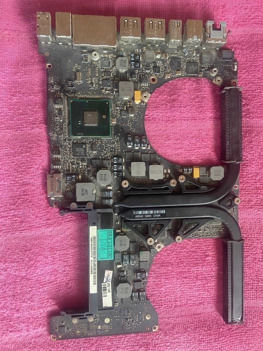 MacBook 15 Pro 1286 і7 4 ядра 8 потоків розборка  матриця 100% робоча