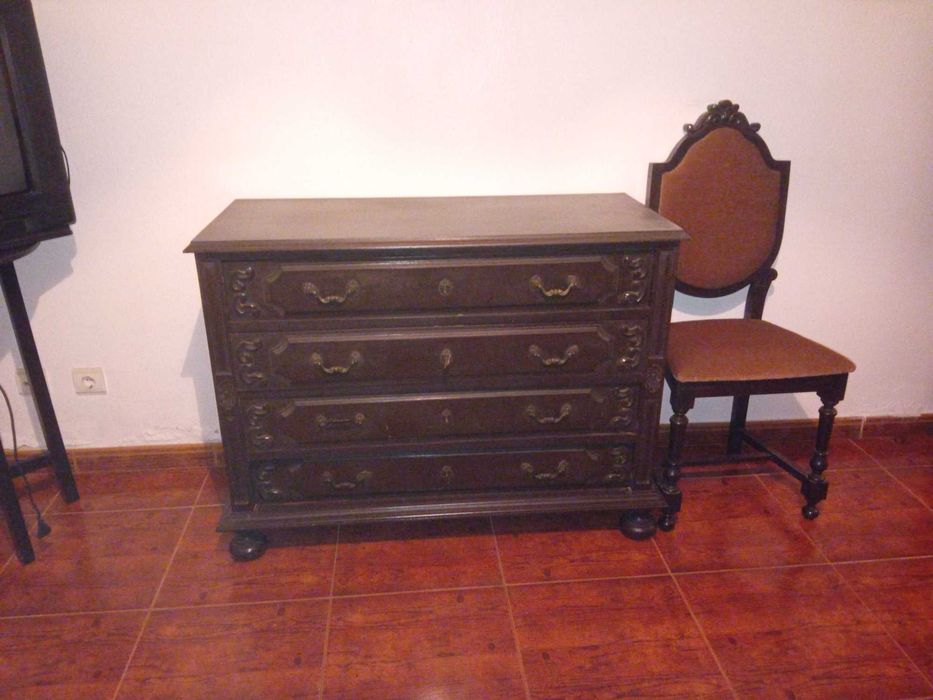 Cama/conjunto de quarto antigo