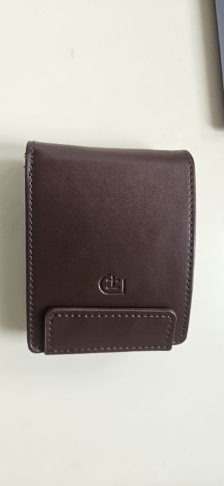 Skórzany Portfel James Hawk męski nowy brązowy.
/
Bifold Wallet

ochro