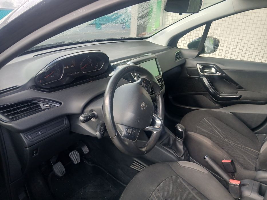 Peugeot 208 — fotografia 5