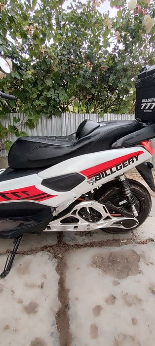 Ол Чехия көшелерінде ақша үшін әйелді сиқыған.