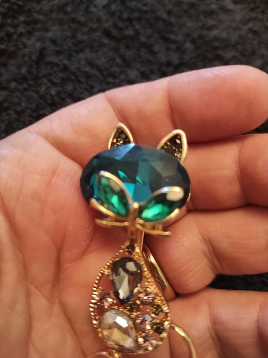 Broche  novo. de gato 6 cm