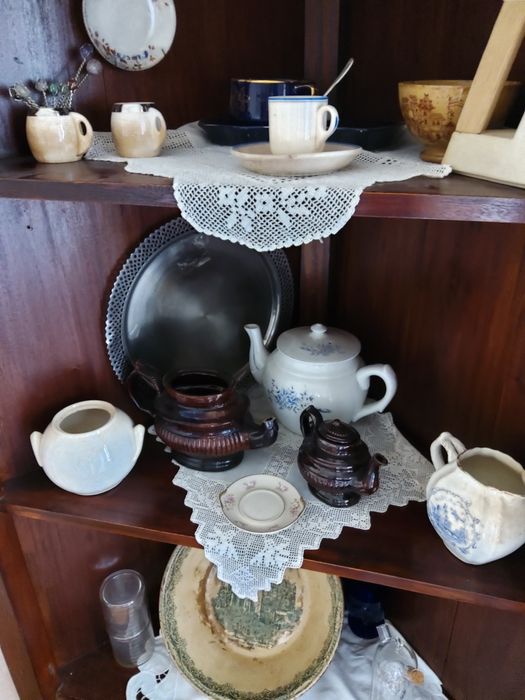 Vitrine de Canto de Madeira Maciça64739970414593122