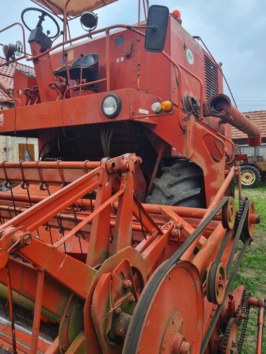 Sprzedam kombajn Bizon Z056