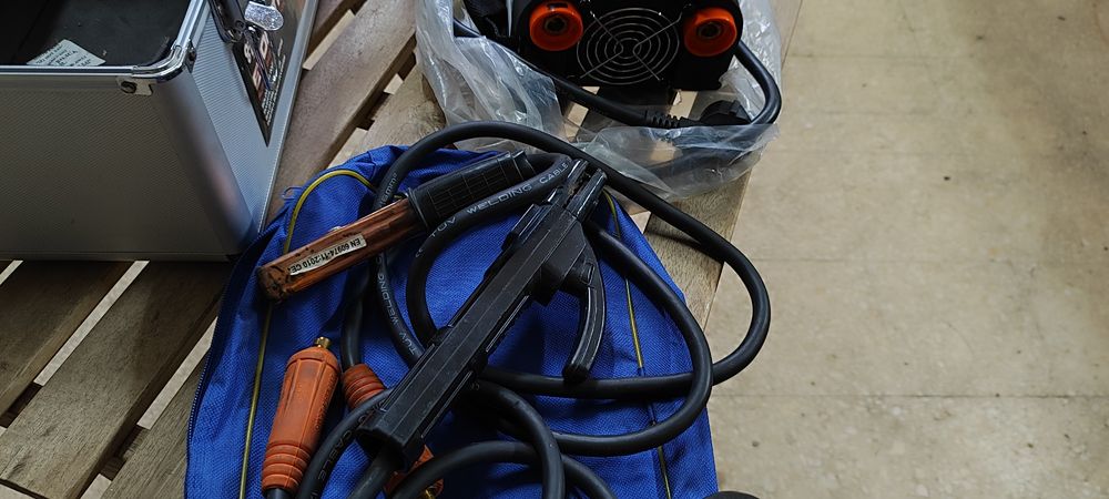 Máquina de Soldar Inverter CEVIK EVOLUTION 140 A - Nova!