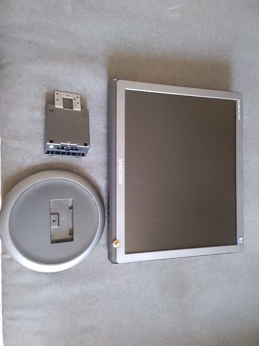 Монитор 17", Samsung 731BF