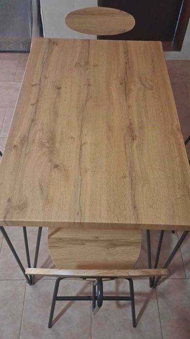 Conjunto mesa e 4 cadeiras