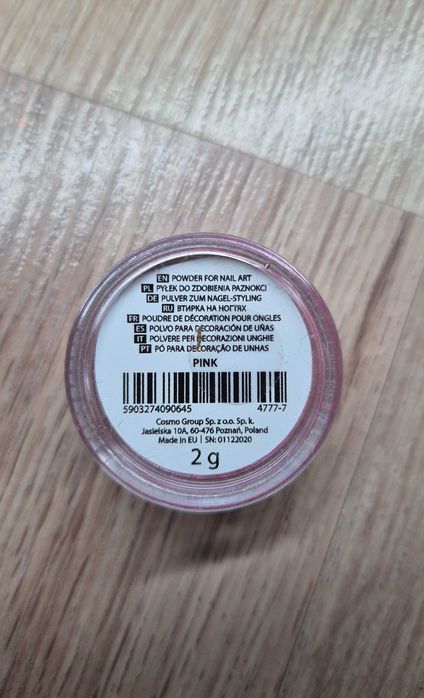 Różowy pyłek do paznokci