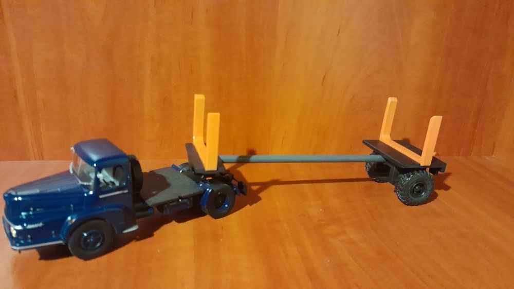 Модель полуприцеп-лесовоз-роспуск в маштабе 1/43