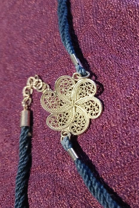 Pulseira dupla com flor em filigrana