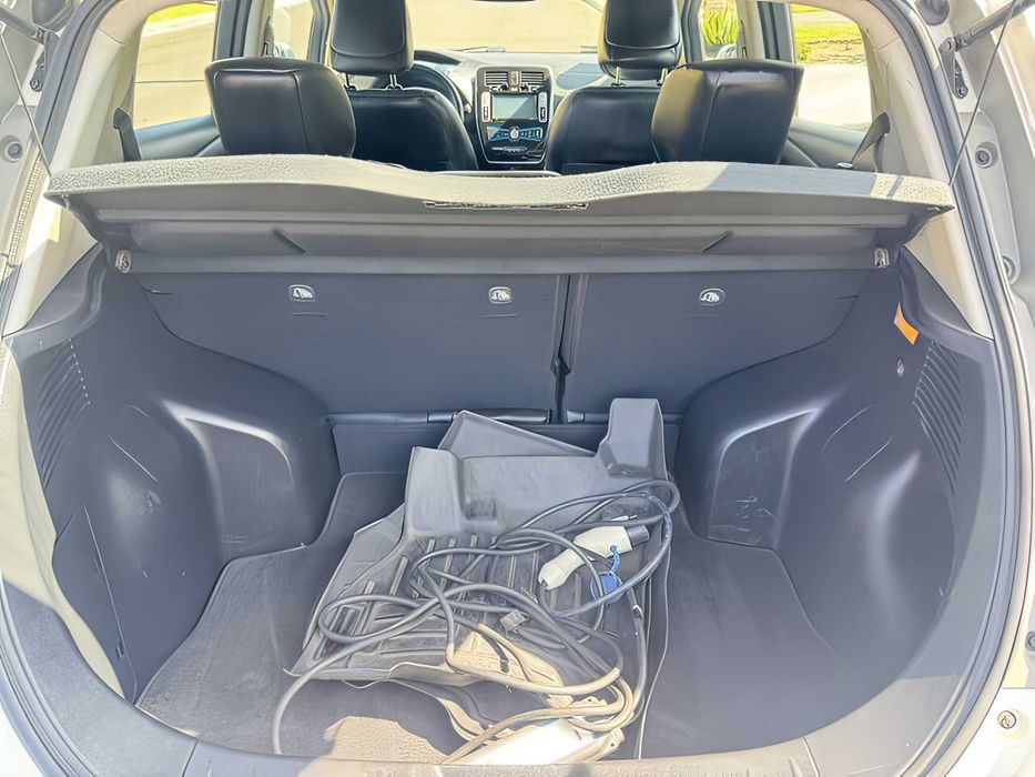 Nissan LEAF      2015