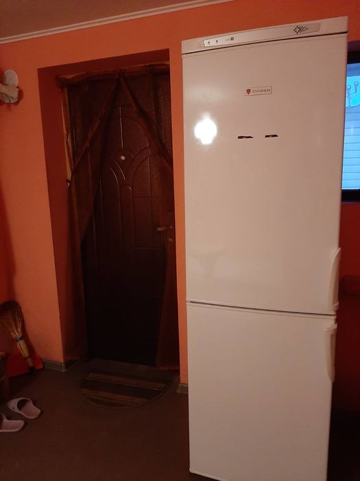 Продам неробочій холодильник