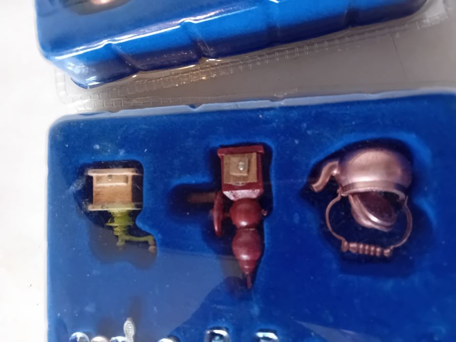 Conjunto de Miniaturas Antigas Utensílios