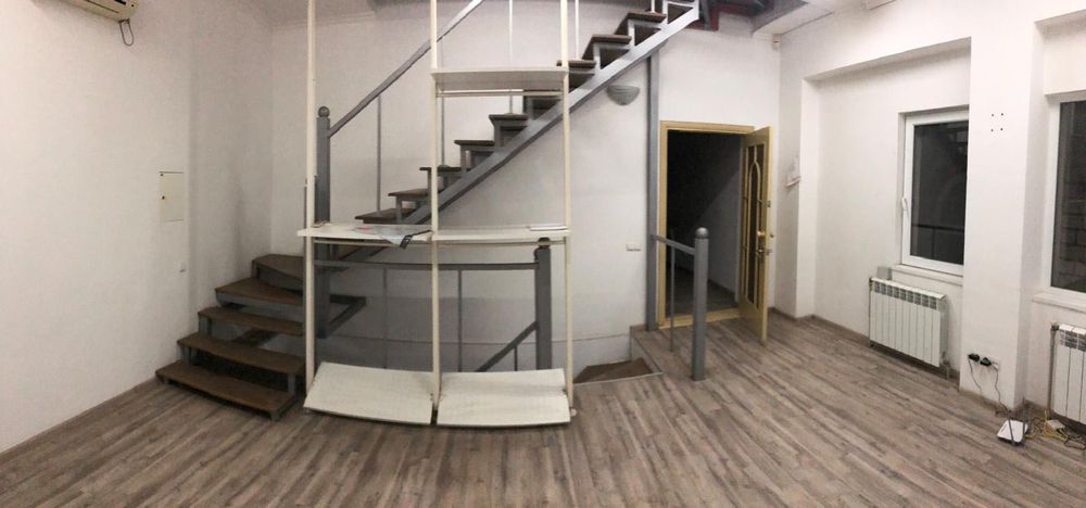 Аренда коммерческого помещения в центре | евроремонт | потолки 3+