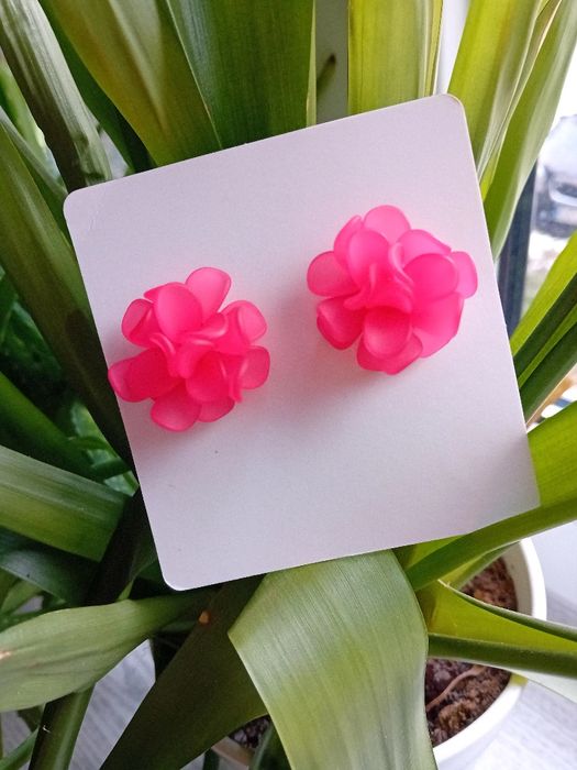 Nowe efektowne kolczyki kwiatki