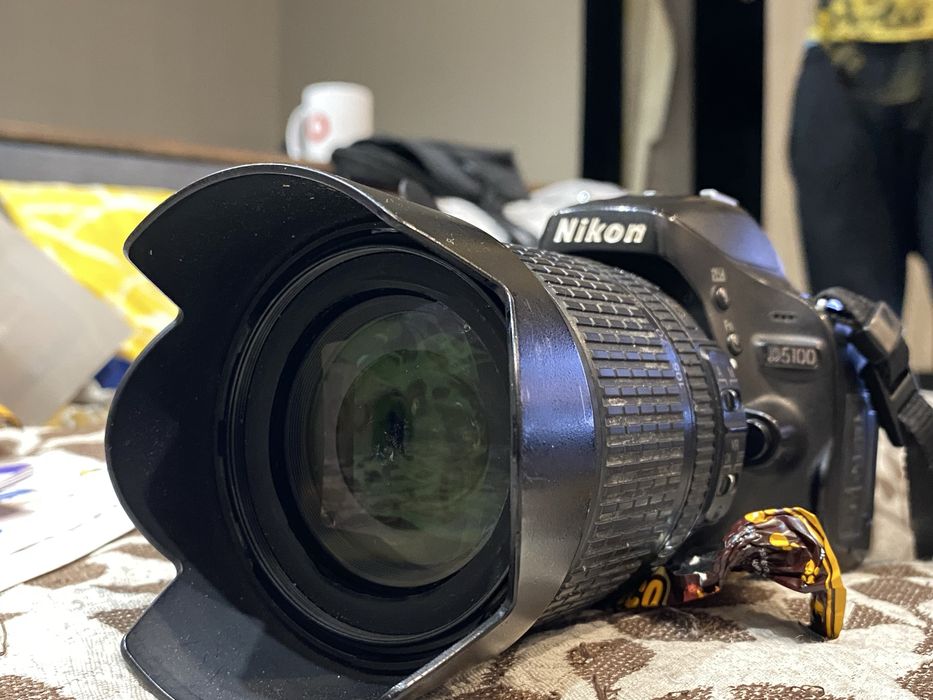 Зеркальный фотоопарат никон д5100 в хорошем состоянии пользевался редко
