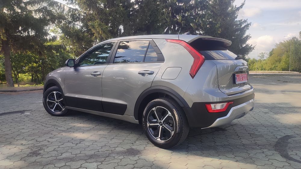 Kia Niro гібрид 2023 року